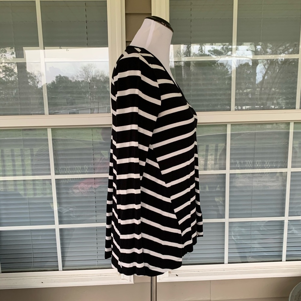 Roz & Ali V-Neck Top Size S - Picture 4 of 8